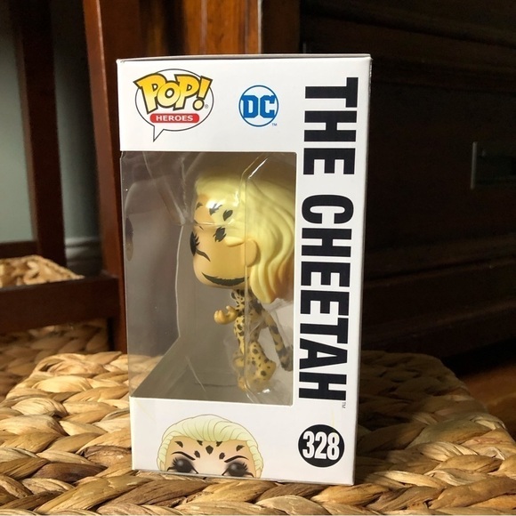 Funko Pop DC Comics: WW84: The Cheetah #328 - Picture 2 of 5